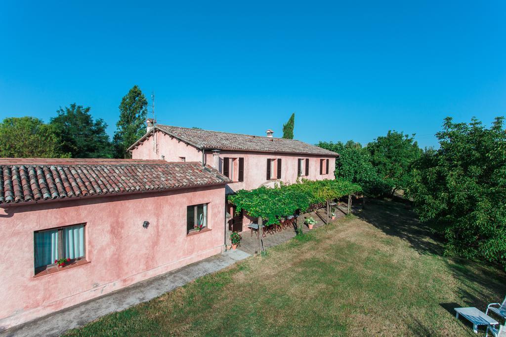 Гостевой дом Agriturismo Il Pettirosso Форли Экстерьер фото